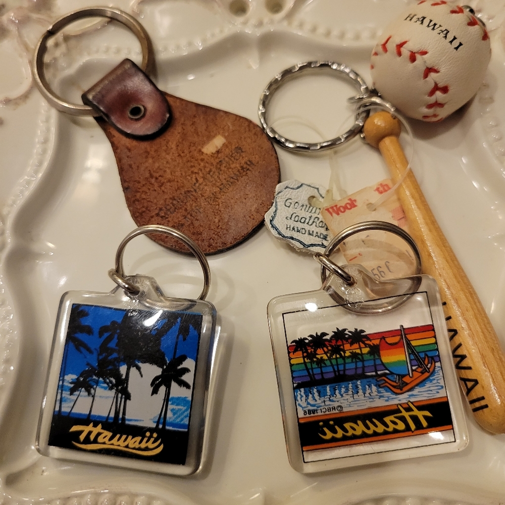 4 Hawaii Keychains - Picture 6 of 6
